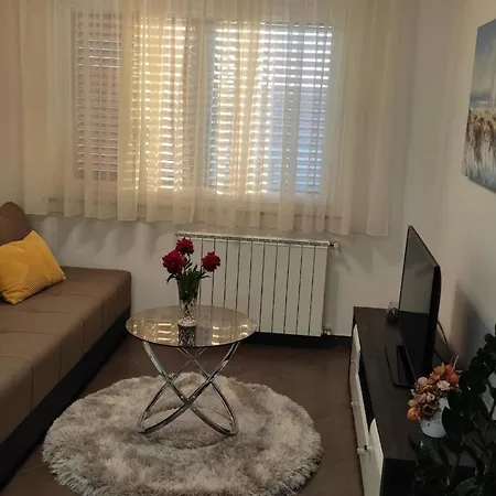 Apartament Grosse In Mit Grossem Garten