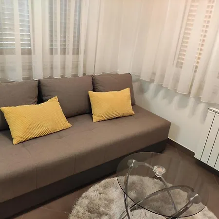 Apartament Grosse In Mit Grossem Garten Gabonjin
